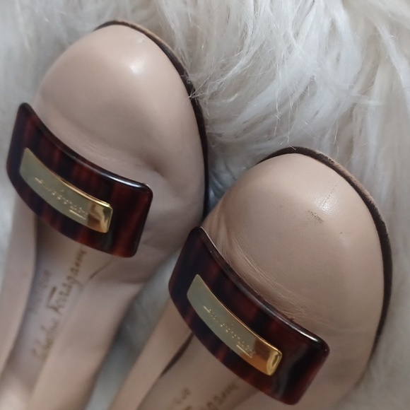 Vintage Salvatore Ferragamo Beige Leather Pumps - Picture 8 of 16